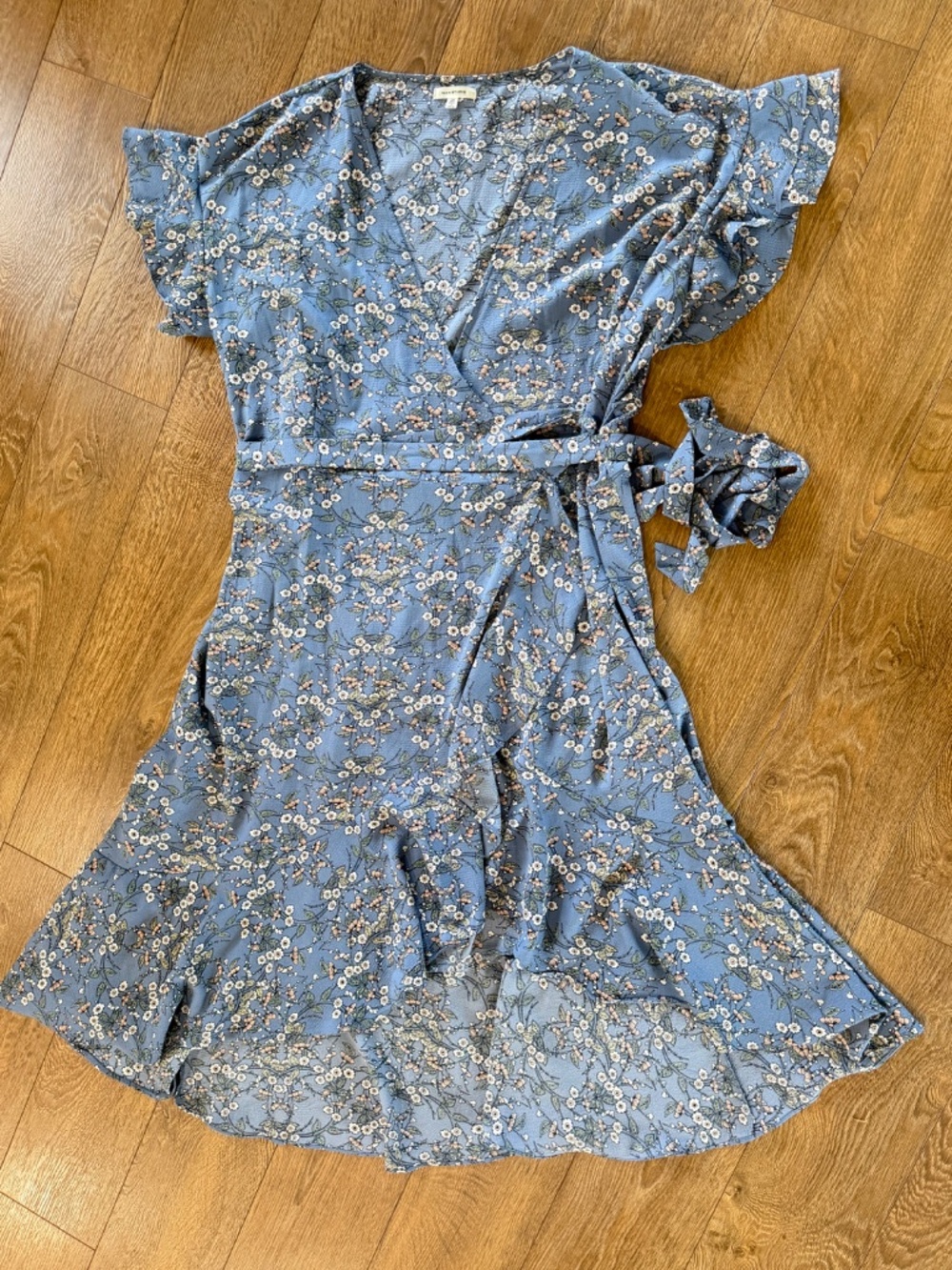 Max Studio Wrap Dress London Blue Floral Print Short Flutter Sleeves Plus Sz 1X - Picture 12 of 16
